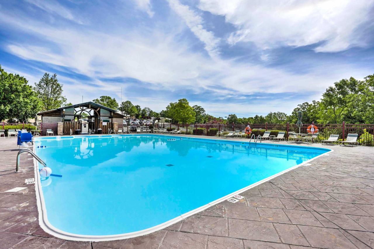 Vibrant Holiday Hills Resort Condo With Balcony Брэнсон Экстерьер фото